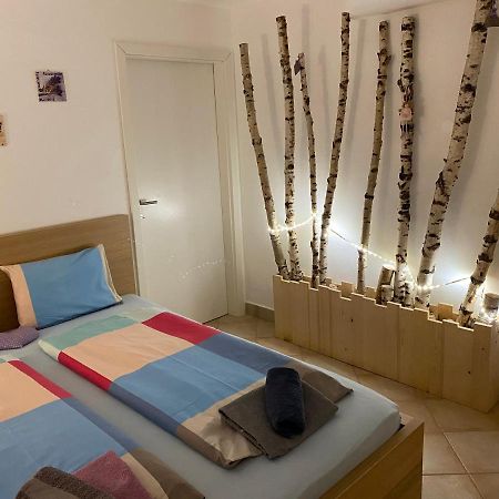 Room Julija Zirovnica Eksteriør billede
