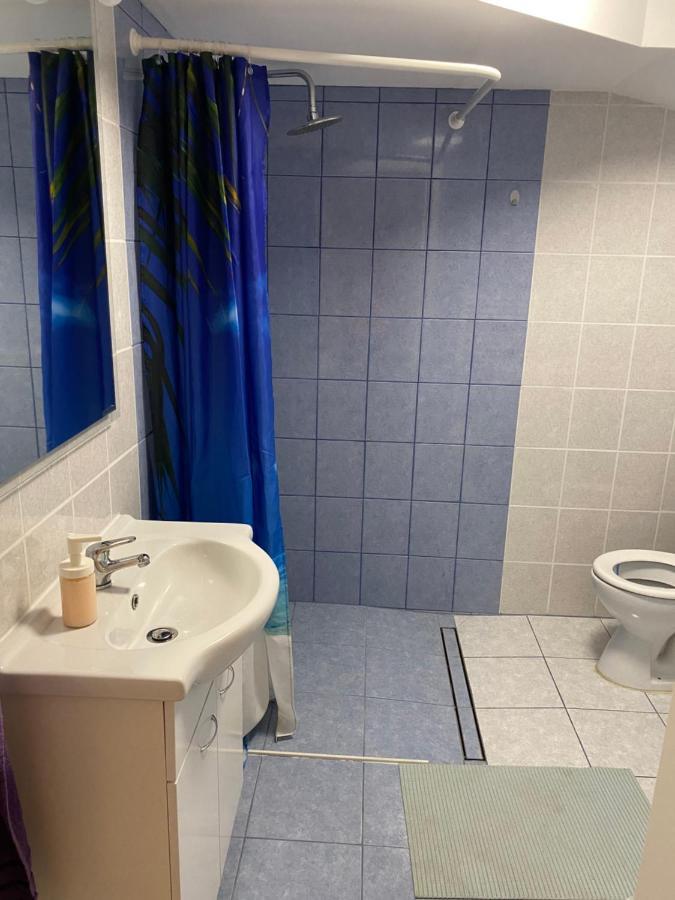 Room Julija Zirovnica Eksteriør billede