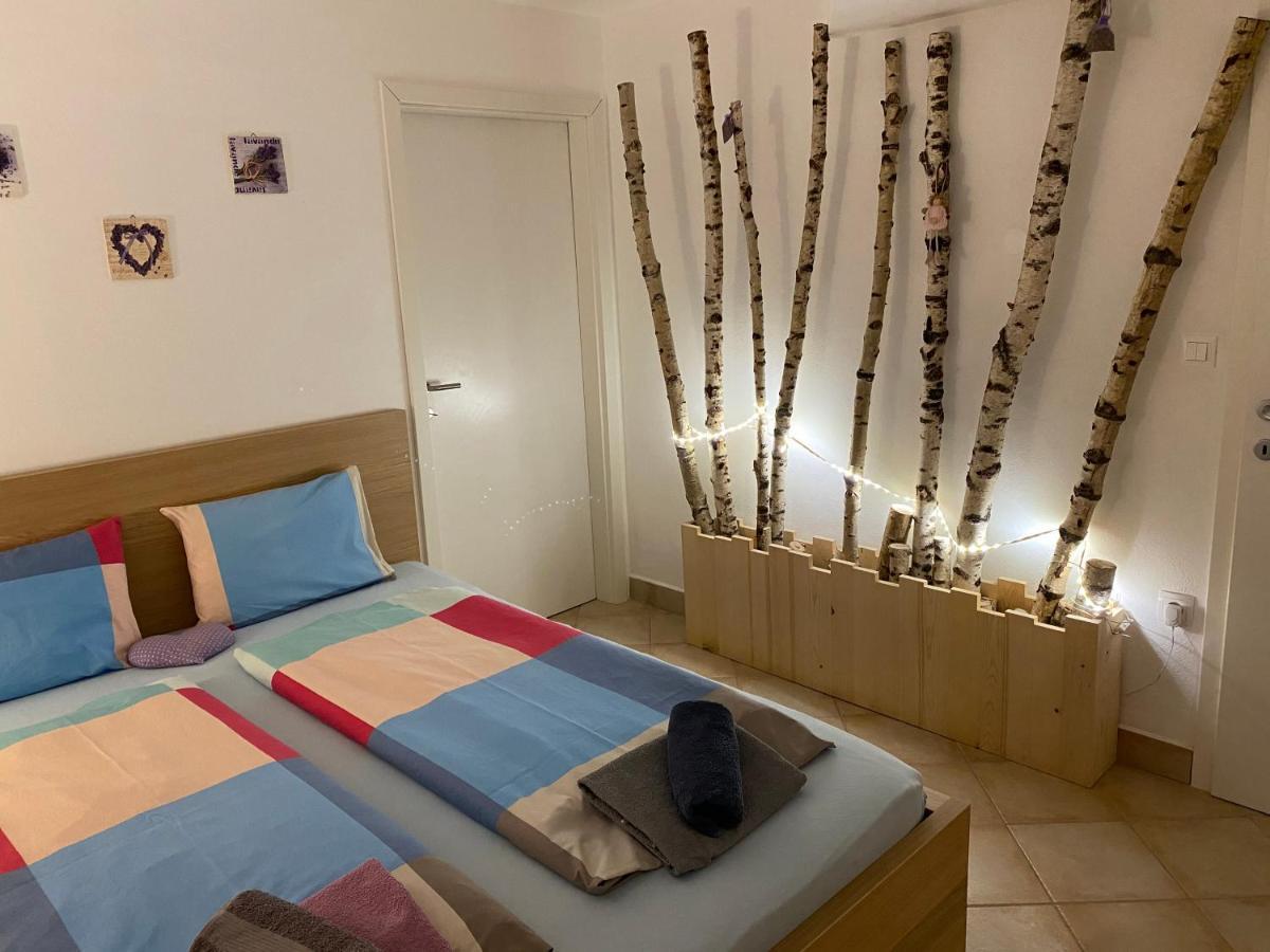 Room Julija Zirovnica Eksteriør billede