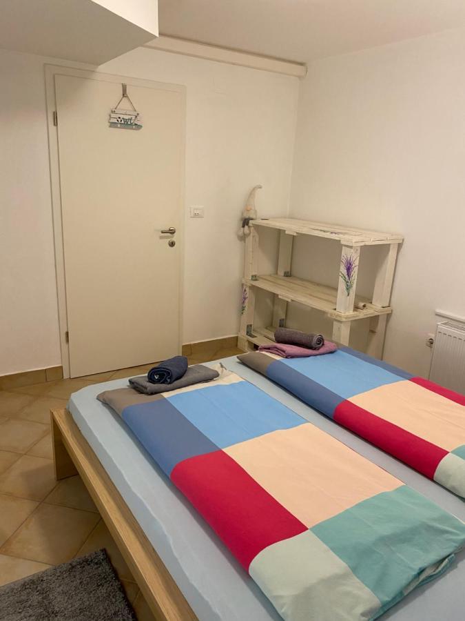 Room Julija Zirovnica Eksteriør billede