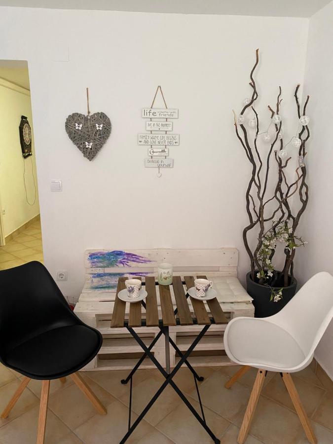 Room Julija Zirovnica Eksteriør billede